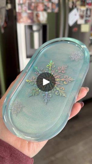 Colored Epoxy, Resin Pour, Resin Ideas, Resin Design, Resin Projects, Resin Craft, Resin Tutorial, Diy Resin Art, Diy Resin Crafts