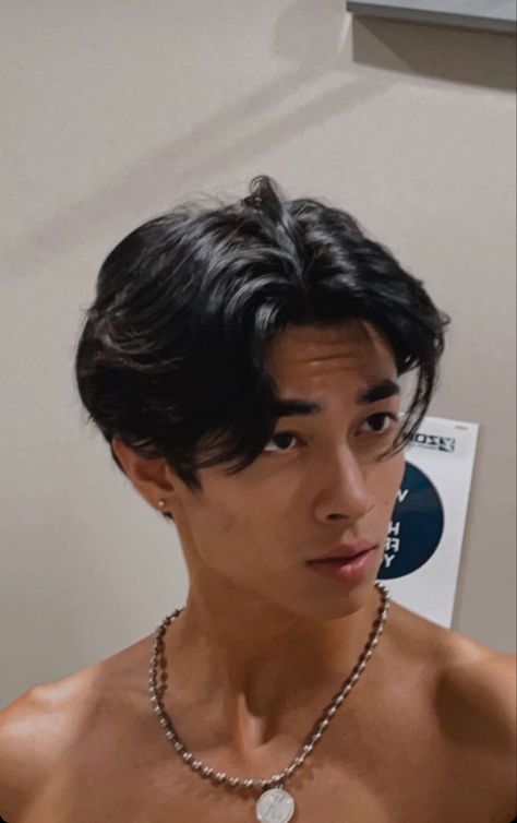 Aesthetic Mens Hair, Guys Middle Part Hair Long, Mens Flow Hairstyles Middle Part, Middle Part Shaved Sides Men, Black Short Hairstyles Men, 90s Guy Hair, Curtain Middle Part Men, Hair Styles Asian Men, Guys With Middle Part Hair