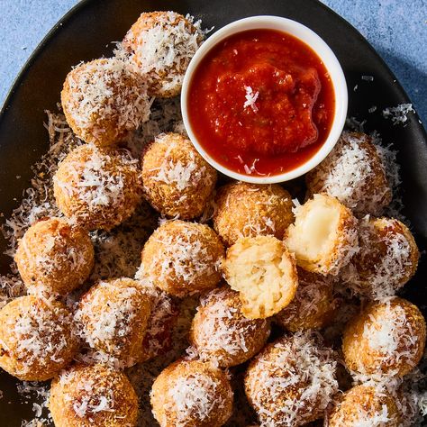 Delish Mozzarella Arancini, Halloween Potluck Recipes, Stuffed Artichokes Italian Bread Crumbs, Fall Appetizers Easy, Arancini Recipe, Halloween Appetizers Easy, Brie Bites, Peach Salsa, Fall Appetizers