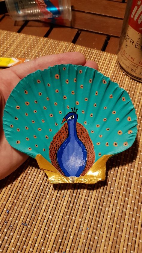 Painting Shells Ideas, Painting Seashells Ideas, Painted Sea Shells, Seashell Art Diy, Painted Seashells, Shell Animals, Sand Dollar Ornament, Coquille St Jacques, Shell Painting