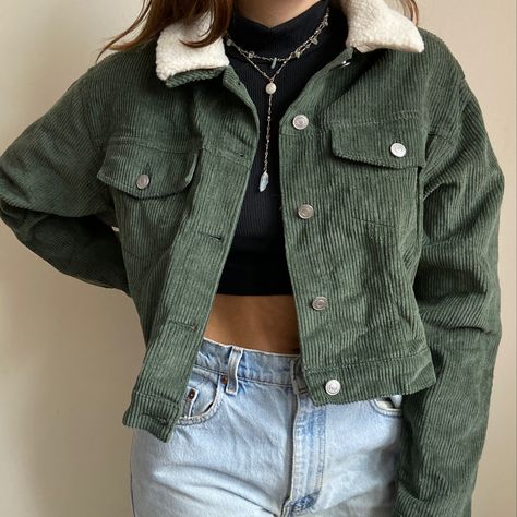 Cordory Jacket Outfit, Coudroy Jacket Outfits, Academic Fashion, Thrifting Ideas, Corduroy Shirt Jacket, Clothes Board, Jacket Outfit Women, Design Jacket, Style Bundle