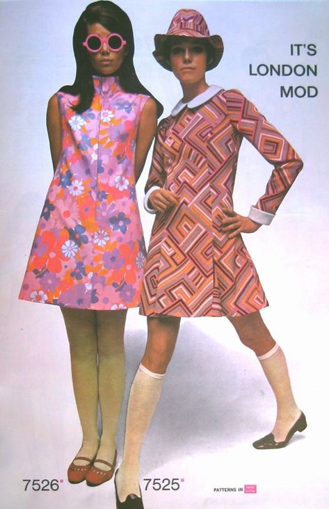 A-line dresses and flats or kitten heels. 60's Outfits, History Presentation, 1960s Mod Fashion, 1960s Aesthetic, Barbie Cosplay, 60s Mod Fashion, Colleen Corby, Fashion 60s, 60’s Fashion