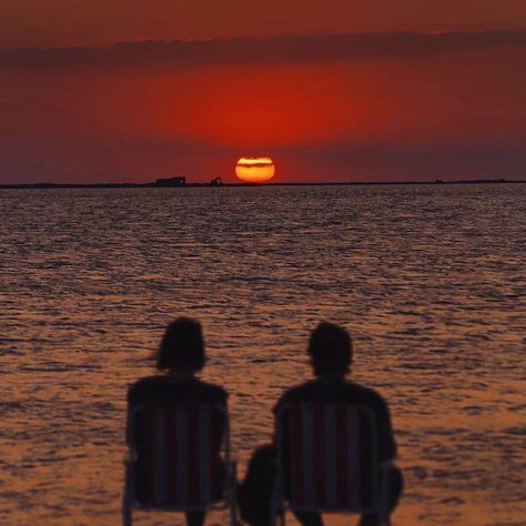 Bonnie Und Clyde, Sunset Lover, Foto Vintage, Foto Pose, Foto Inspiration, Fotografi Potret, Couple Aesthetic, Image Hd, Couple Pictures