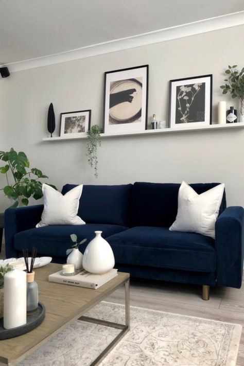 Navy Sofa Living Room, Blue Couch Living, Blue Sofa Living, Blue Sofas Living Room, Velvet Sofa Living Room, Blue Couch Living Room, Navy Living Rooms, Snug Room, Blue Living Room Decor