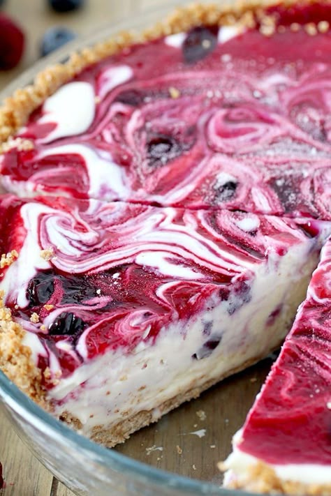 Graham Pie, Raspberry Cream Pies, Freeze Cream, Cream Cheese Pancakes, Graham Cracker Crust Pie, Food Ice Cream, Frozen Pie, Berry Cheesecake, Berry Dessert