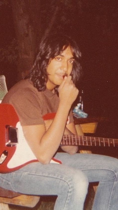 Very young Kim Thayil without his beard Kim Thayil, Seattle Grunge, Playing Drums, Perfect Pitch, Intercom System, Park Forest, The Stooges, Early Photos, Grunge Band