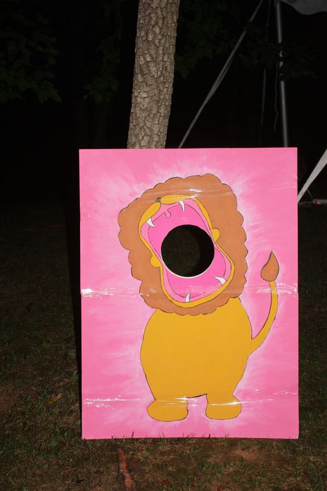 Feed the lion bean bag toss.  See more games at www.schoolcarnivals.com. Lion Bean Bag Toss, Party Games For Toddlers, Outdoor Games For Toddlers, Baby Shower Outdoor, Toddler Bean Bag, Homemade Board Games, Toddler Party Games, Lion Party, Shower Outdoor