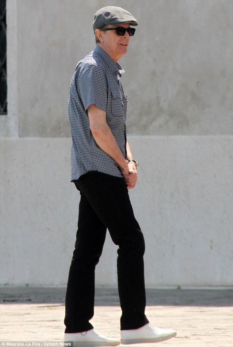 Bowie in Venice 2013 Alexandria Jones, The Americans Tv Show, Marc Quinn, Sound And Vision, Bryan Fuller, Best Music Artists, Olive Green Shirt, Teenage Daughters, City Dress