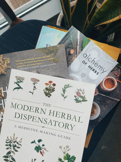 Holistic Doctor Aesthetic, Natural Medicine Aesthetic, Herbal Medicine Aesthetic, Rural Medicine, Herbalism Aesthetic, Herbalist Recipes, Native American Herbs, Medicine Aesthetic, Herbal Doctor