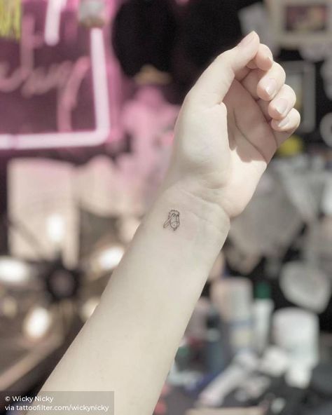 Mini Eeyore Tattoo, Disney Tattoos Eeyore, Tiny Eeyore Tattoo, Eeyore Outline Tattoo, Eeyore Tattoo Simple Outline, Eyore Tattoo Eeyore, Disney Fine Line Tattoo, Eeyore Tattoo Simple, Disney Characters Cartoon