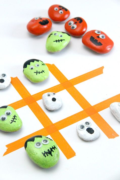 13 Fun Halloween Games for Kids | Brit + Co Slumber Party Crafts, Diy Halloween Party, Fun Halloween Party Games, Fun Halloween Games, Halloween Infantil, Halloween Fest, Casa Halloween, Halloween Games For Kids, Spooky Halloween Party