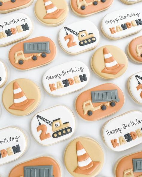 Excavator Cookies, Construction Birthday Cookies, Cookie Room, Truck Cookies, Decorated Biscuits, Construction Cookies, Vintage Oven, Construction Theme Birthday Party, Flooding Cookies