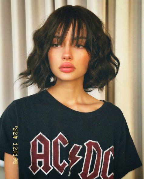 Rambut Brunette, Hair Inspiration Short, Haircuts Straight Hair, Cute Hairstyles For Short Hair, Hairstyles For Short Hair, Short Hair With Bangs, Hairstyles For School, Aesthetic Hair, Hairstyles With Bangs