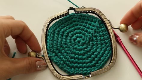 How to Crochet a Coin Purse Crochet Change Purse Pattern Free, Crochet Change Purse, Coin Purse Crochet, Coin Purse Crochet Pattern, Purse Crochet Pattern, Purse Patterns Free, Quick Projects, Coin Purse Tutorial, Crochet Coin Purse