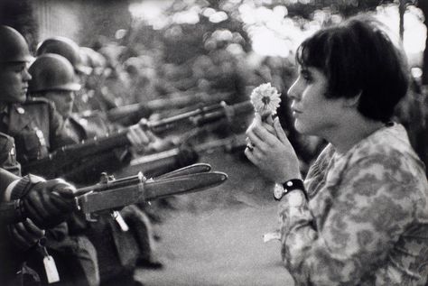 Conflict Photography, Woodstock Fashion, Hippie Commune, Marc Riboud, Photojournalism Photography, Photo Journalism, Woodstock Music, Elliott Erwitt, Woodstock 1969