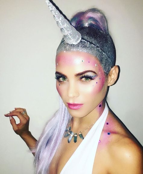 10 Halloween Costume Ideas 2017 | Glamour Unicorn Makeup Tutorial, Unicorn Makeup Halloween, Beautiful Halloween Makeup, Make Carnaval, Halloween Make-up Looks, Unicorn Halloween Costume, Kostum Halloween, Animal Makeup, Best Celebrity Halloween Costumes