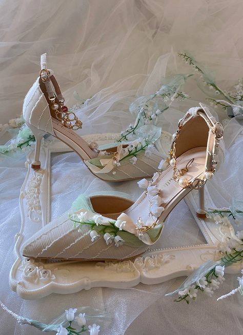 Apricot Flowers, Pearls Chains, Elf Fairy, Fairy Shoes, Fairy Wedding, Green Heels, Y2k Coquette, Fairy Princess, Aesthetic Shoes