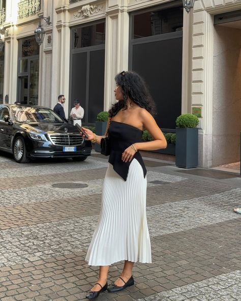 The perfect monochrome moment! 🖤🤍 How stunning is this look for a day out in Milan? Would you rock this combo? Thanks to @kristincabat for the chic inspo! ✨ #monochromelook #blackandwhiteoutfit #streetstyle #milanfashion #chicelegance Elegant Church Outfits, Modest Street Style, Black Ballerina Flats, Nyc Office, White Summer Outfits, Outfits Skirt, Review Australia, Black Ballerina, Skirt Elegant