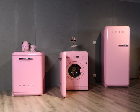 Barbie home(: Kitchen Appliance Set, Pink Space, Italian Home, Décor Boho, Dreamy Room, Pink Kitchen, Pink Houses, Tiny House Living, Retro Home Decor