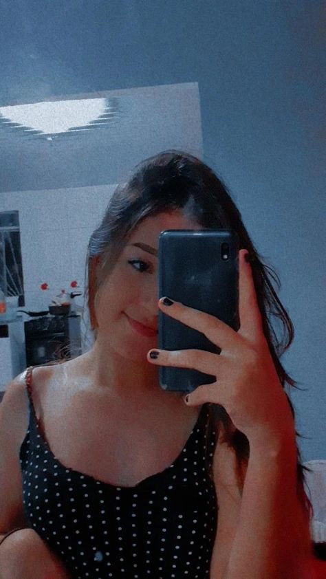 Pin de Monserrat Morales em U em 2022 | Fotos de meninas, Poses de fotos menina, Poses de fotos Long Silky Hair, App Pictures, Fake Pictures, Silky Hair, Greys Anatomy, Pretty People, Cool Girl, We Heart It, Mirror Selfie