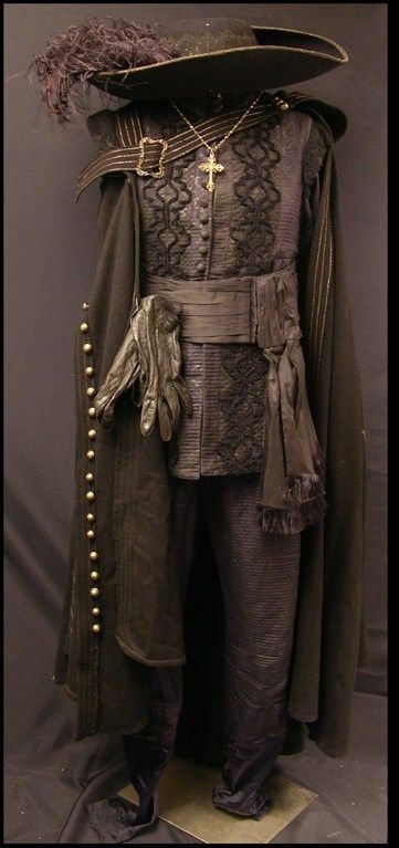 Matthew MacFadyen "Athos" brown costume with hat from The Three Musketeers. Costume designed by Pierre Yves Gayraud Three Musketeers Costume, Musketeers Costume, Musketeer Hat, The Three Musketeers 2011, Musketeer Costume, 17th Century Fashion, Three Musketeers, Larp Costume, Matthew Macfadyen