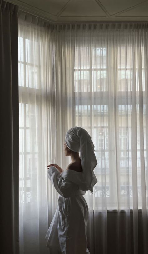 Hotel Window Photoshoot, Bathroom Getting Ready Aesthetic, Moody Spa Aesthetic, Spa Stock Photos, Winter Spa Aesthetic, Hotel Getting Ready Photos, Hotel Robe Aesthetic, Spa Weekend Aesthetic, Luxury Hotel Photoshoot