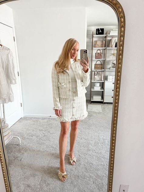 White Tweed Skirt Outfit, Tweed Skirt Outfit, Blazer With Skirt, White Tweed Skirt, Outfit For Christmas, White Tweed, Tweed Skirt, Skirt Outfit, Tweed Blazer