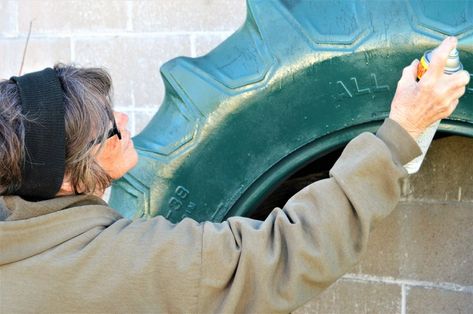 Tire Wreath, Painted Tires, Old Tractor, Tractor Tire, Christmas Wreaths Diy Easy, Christmas Wreaths To Make, Christmas Decorations Diy Outdoor, Rustic Glam, Forest Green Color