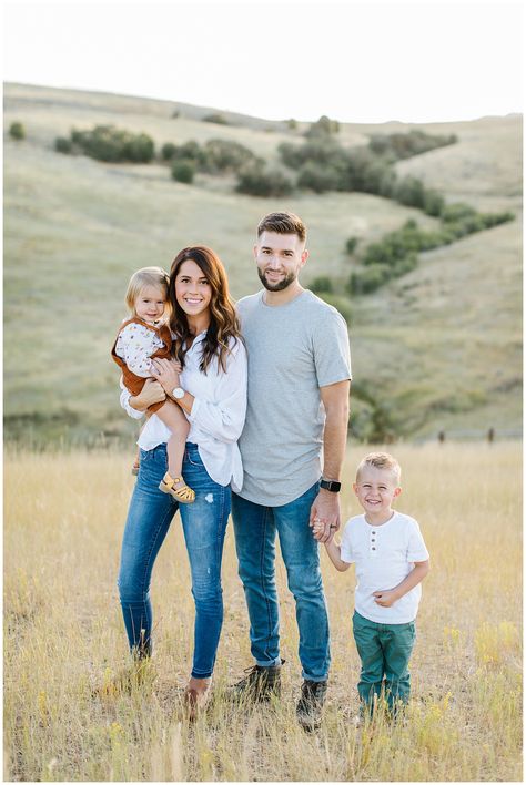 Utah Family Photographer White Shirts And Jeans Family Photo, Family Photos Jeans And White, Family Photos In Jeans, Jeans And White Shirt Family Pictures, Family Photos Jeans, Jean Photoshoot, Family Of 4 Picture Poses, Cache Valley Utah, Spring Family Pictures