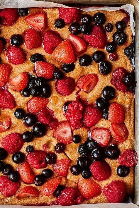 Sheet Pancakes, Cooking For A Crowd, Breakfast On The Go, Oat Flour, The Breakfast Club, Strawberry Recipes, Pancake Recipe, Other Recipes, No Bake Cake