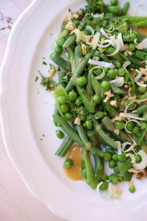 Crunchy Green Bean, Pea and Walnut Salad is a great addition to your table in spring and summer. It’s healthy and fresh and looks beautiful composed on a plate or with all the ingredients gently tossed together in a bowl. .#studiodeliciouseats #healthyanddelicioussalad#unusualcombination #saladrecipes#greenbeansalad #peaandwalnutsalad Green Pea Salad, Spring Food, Green Bean Salads, Mint Salad, Veggie Noodles, Pea Salad, Walnut Salad, Fresh Green Beans, Green Bean Recipes