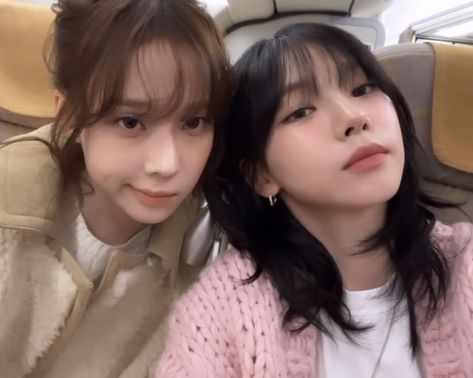 aespa winter & karina winrina Friend Groups, 얼굴 드로잉, Matching Pfps, Best Couple, Loving U, Cute Icons, Korean Girl, بلاك بينك, Kpop Girls