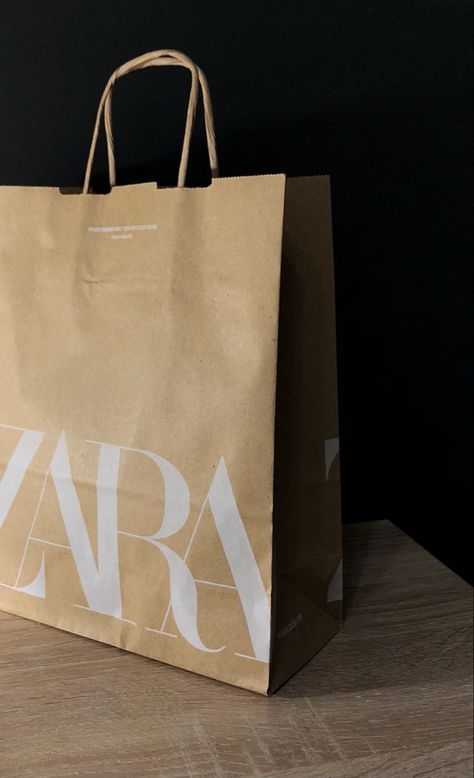 Zara Shopping Bags, Consumer Profile, Shopping Bag Design, Zara Bags, Cats Eye, Bag Design, Brand Packaging, Bags Designer, Branding Design