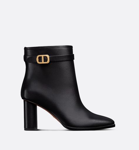 Designer Boots for Women - Low Boots & Ankle Boots | DIOR Dior Things, Dior Boots, Christian Dior Shoes, Heels And Sneakers, Shoes For Me, High Heeled Boots, Christian Dior Couture, Devil Wears Prada, Style Formal