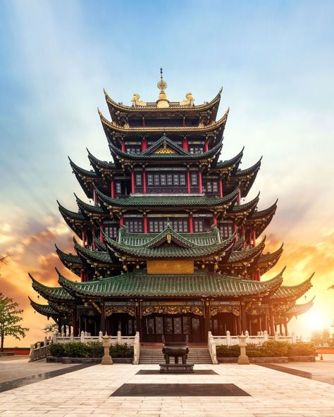 10 Reasons You Should Drop Everything and Move to China in 2020 China House Design, Famous Architecture Buildings, Architecture Famous, China Building, Chinese Buildings, China House, World Famous Buildings, Moving To China, China Travel Guide