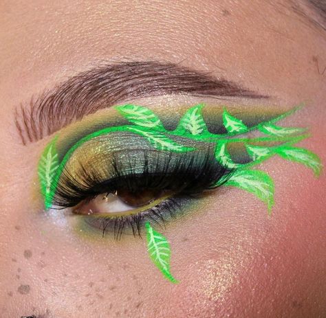 Eye makeup/eye shadow looks/ green/ leaf Makeup Monday, Creation Art, Art Makeup, Makeup Eye Looks, Crazy Makeup, Eyeliner Looks, Eye Makeup Art, Cool Eyes, Makeup Art