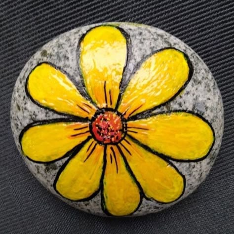 Flowers Painted Rocks, Rock Painting Flowers, Garden Rock Art, Rock Flowers, Diy Rock Art, Mandala Rock Art, Stone Art Painting, Painted Rocks Kids, Painted Rocks Craft