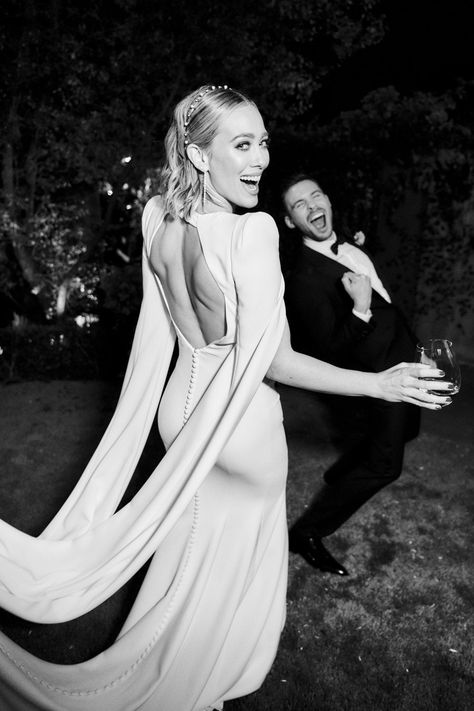 Hilary Duff Wedding Dress, Hillary Duff Wedding, Famous Wedding Dress Designers, Celebrity Wedding Photos, Wedding At Home, Celebrity Wedding Dresses, Wedding Dresses Vera Wang, Iconic Weddings, Royal Wedding Dress