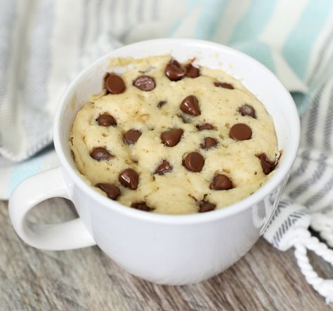 This vanilla mug cake with chocolate chips is quick and easy to make in the microwave. It's the perfect single serve dessert to satisfy your sweet tooth! Funfetti Mug Cake, Single Serve Dessert Recipes, Vanilla Mug Cake, Cake Microwave, Chocolate Chip Cake Recipe, Milk Substitute, Chocolate Chip Mug Cake, Chip Mug, Vanilla Mug Cakes