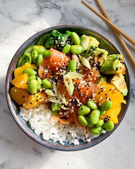 Han on Instagram: “TERIYAKI SALMON POKÉ BOWL I LOVE A POKÉ BOWL A base of sticky white rice (@veetee_official ) topped with smoked salmon, edamame beans…” Salmon Edamame, Sticky White Rice, Salmon Poke, Wilted Spinach, Oki Doki, Edamame Beans, Teriyaki Salmon, Salmon And Rice, Luxury Food