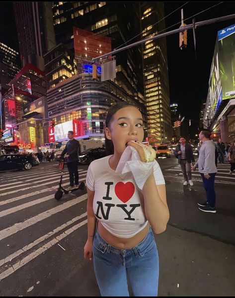 I Love Ny Shirt Outfit, Nyc Pics, Nyc Shirt, Ny Outfits, New York Fits, Nyc Summer, I Love Nyc, Trendy Crop Tops, Baby Crop Top