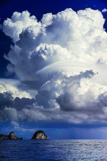 Mediterranean Sea - Italy Weather Cloud, Clouds In The Sky, Matka Natura, Clouds Photography, Cloud Painting, Storm Clouds, Sky And Clouds, Beautiful Sky, Sky Aesthetic