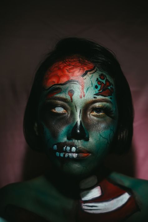 Zombie Half Face Makeup, Zombie Boy Makeup, Green Zombie Makeup, Cute Zombie Makeup, Scary Zombie Makeup, Skeleton Makeup Kids, Zombie Girl Makeup, Pop Art Zombie Makeup, Halloween Makeup Zombie