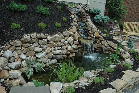 How to Build a Water Garden with a Waterfall on a Hillside thumbnail Small Waterfall Pond, Pond Landscaping Ideas, Ponds Backyard Waterfall, Waterfall Pond, Affordable Backyard Ideas, Fountains Backyard, Garden Waterfall, Pond Landscaping, Backyard Water Feature