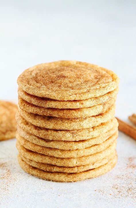 You Are Going To Love This Easy Snickerdoodle Recipe! The Buttery Cookies Are Soft And Chewy On The Inside, Crisp Around The Edges, And Covered In Cinnamon And Sugar. #cookies #snickerdoodle #holidays #baking #cookierecipe #Christmascookie #Christmas #dessert The Great Cookie Snickerdoodle Recipe, Snickerdoodle Cookies Recipe Easy, Molded Cookies, Doodle Cookies, Cookies Snickerdoodle, Easy Snickerdoodle Recipe, Cookie Biscuits, Best Snickerdoodle Cookies, Snickerdoodle Cookies Easy