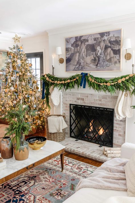 13 cozy Christmas living room decor ideas to add warmth and comfort while helping your home stretch seamlessly into winter. Diy Christmas Mantel Garland, Diy Christmas Garland Ideas, Diy Christmas Mantel Decor, Cozy Christmas Living Room Decor, Christmas Mantel Garland, Christmas Garland Ideas, Mantel Styling, Mantel Garland, Christmas Living Room Decor Ideas