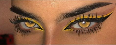 Lash Princess, False Lash Effect Mascara, Beautiful Eyes Color, Amber Eyes, Eye Makeup Pictures, Aesthetic Eyes, Eye Makeup Art, Yellow Eyes, Hazel Eyes