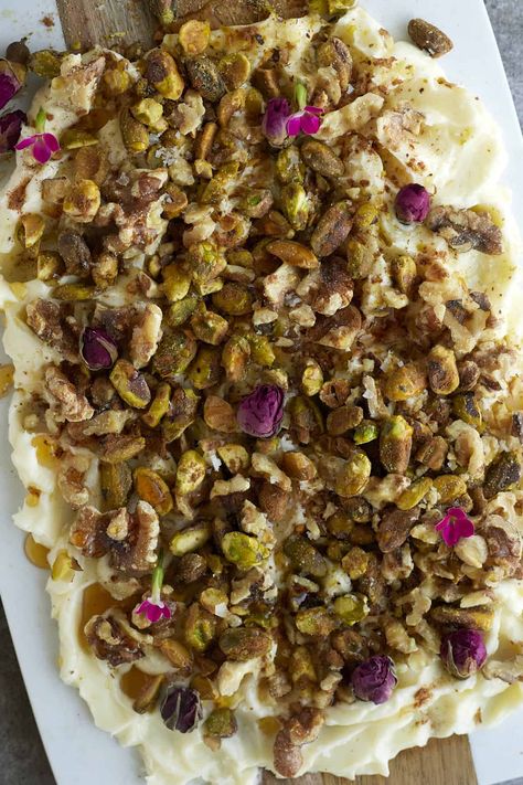 Butter Board Recipe, Holiday Butter, Butter Boards, Butter Board, Raw Pistachios, Food Dolls, Baklava Recipe, Classic Appetizers, Greek Desserts