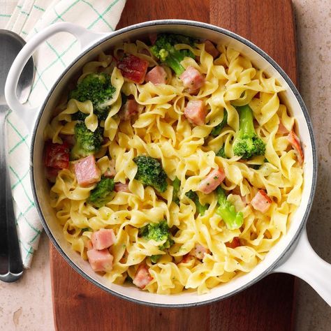 Ham And Broccoli, Ham And Noodle Casserole, Noodle Casserole Recipes, Hearty Casseroles, Noodle Casserole, Dutch Oven Recipes, Oven Recipes, 30 Minute Meals, Noodle Recipes