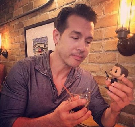 Gefällt 157 Mal, 3 Kommentare - Antonio Dawson Fan Chicago pd (@antoniodawsonfanchicago) auf Instagram: „Awww Antonio's got himself a mini Dawson 😁🥰🚔 #jonseda #antoniodawson #nbcchicagopd #Detective…“ Jon Seda, Antonio Dawson, Chicago Family, Taylor Kinney, Chicago Med, Sophia Bush, Chicago Pd, Chicago Fire, Hottest Celebrities